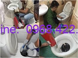 lấy vật cúng bồn cầu