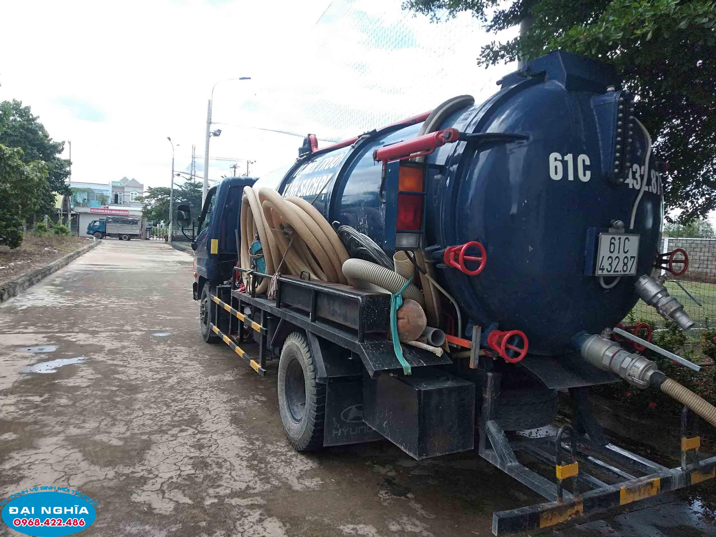 Xe hút hầm cầu dĩ an